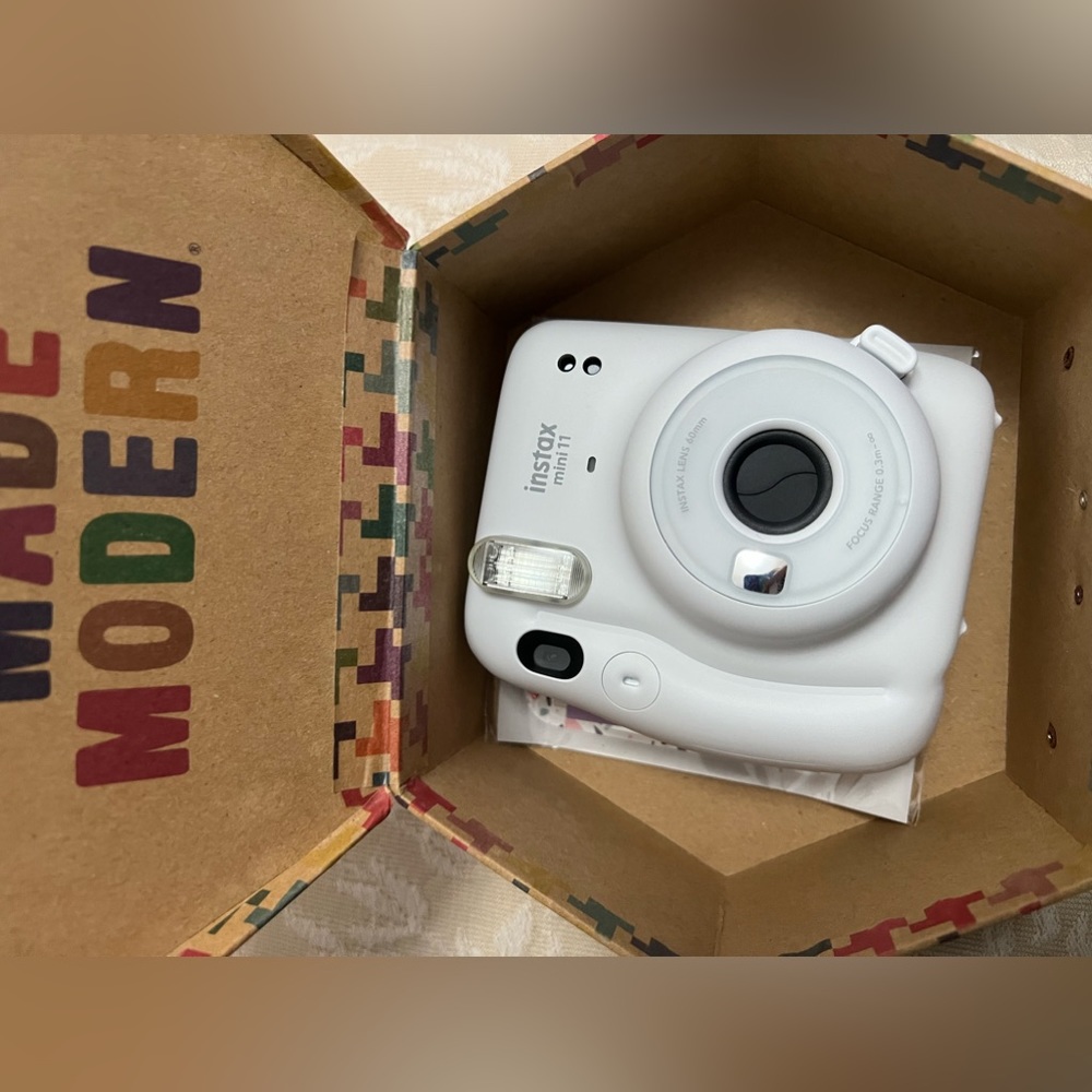 Fujifilm Instax Mini 11 Instant Camera